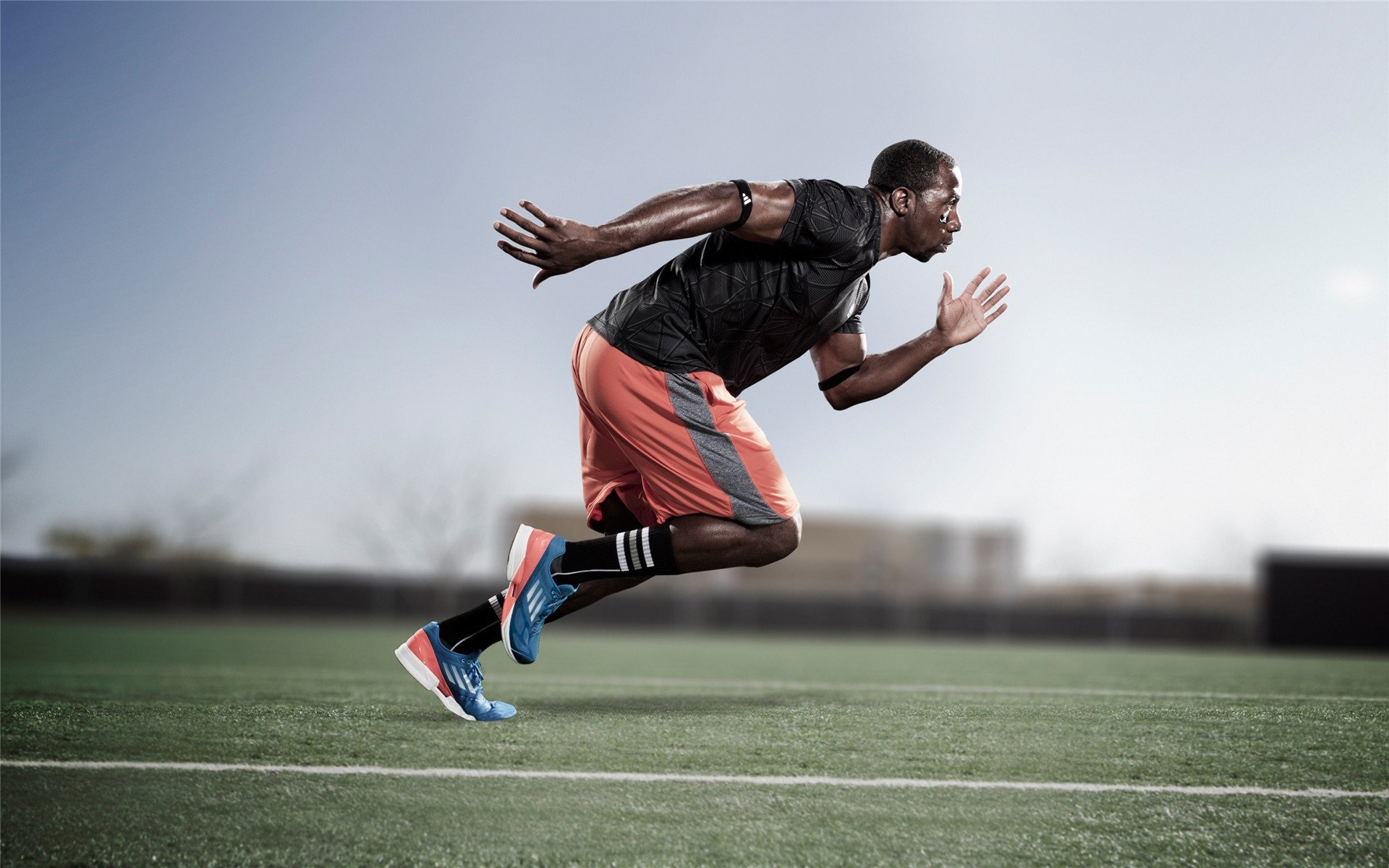 勇士队球员在明星赛中独领风骚，技艺高超，勇士篮球明星